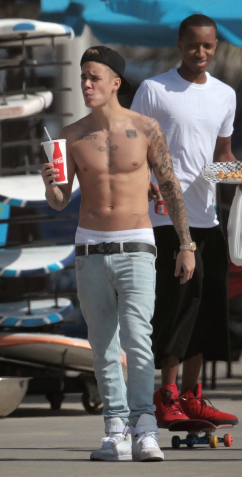 Celeb Saggers: More Justin Bieber Sagging!