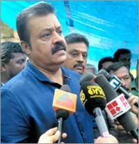 Suresh Gopi MP visit Sreejith House, Kochi, News, Custody, Police, Media, Probe, Family, Kerala, Cinema, Entertainment, Actor.