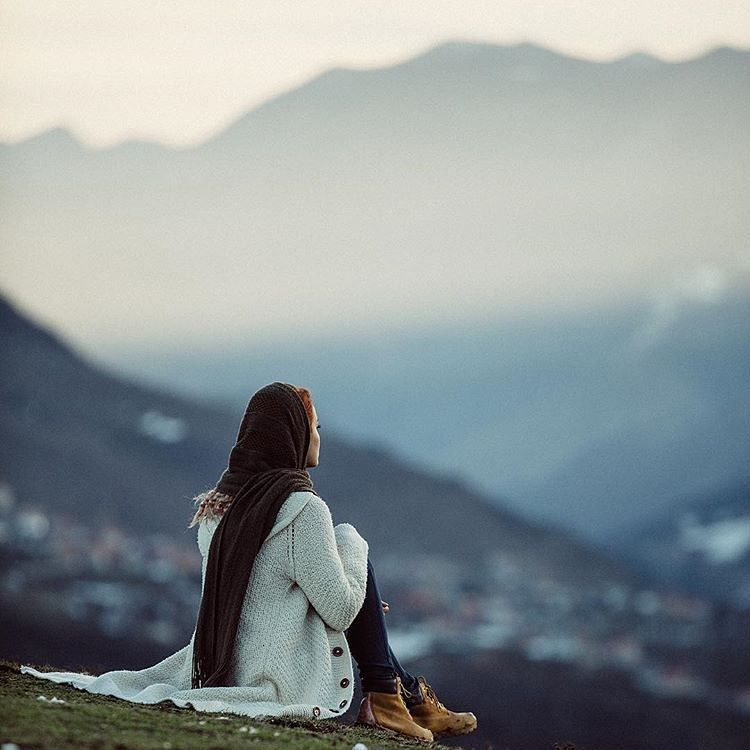 50 Sad Girl Profile DP for Facebook WhatsApp Twitter & Instagram