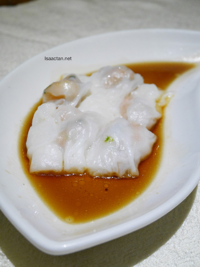 Steamed Rice Roll with Prawn and Coriander