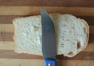 ніж для хліба