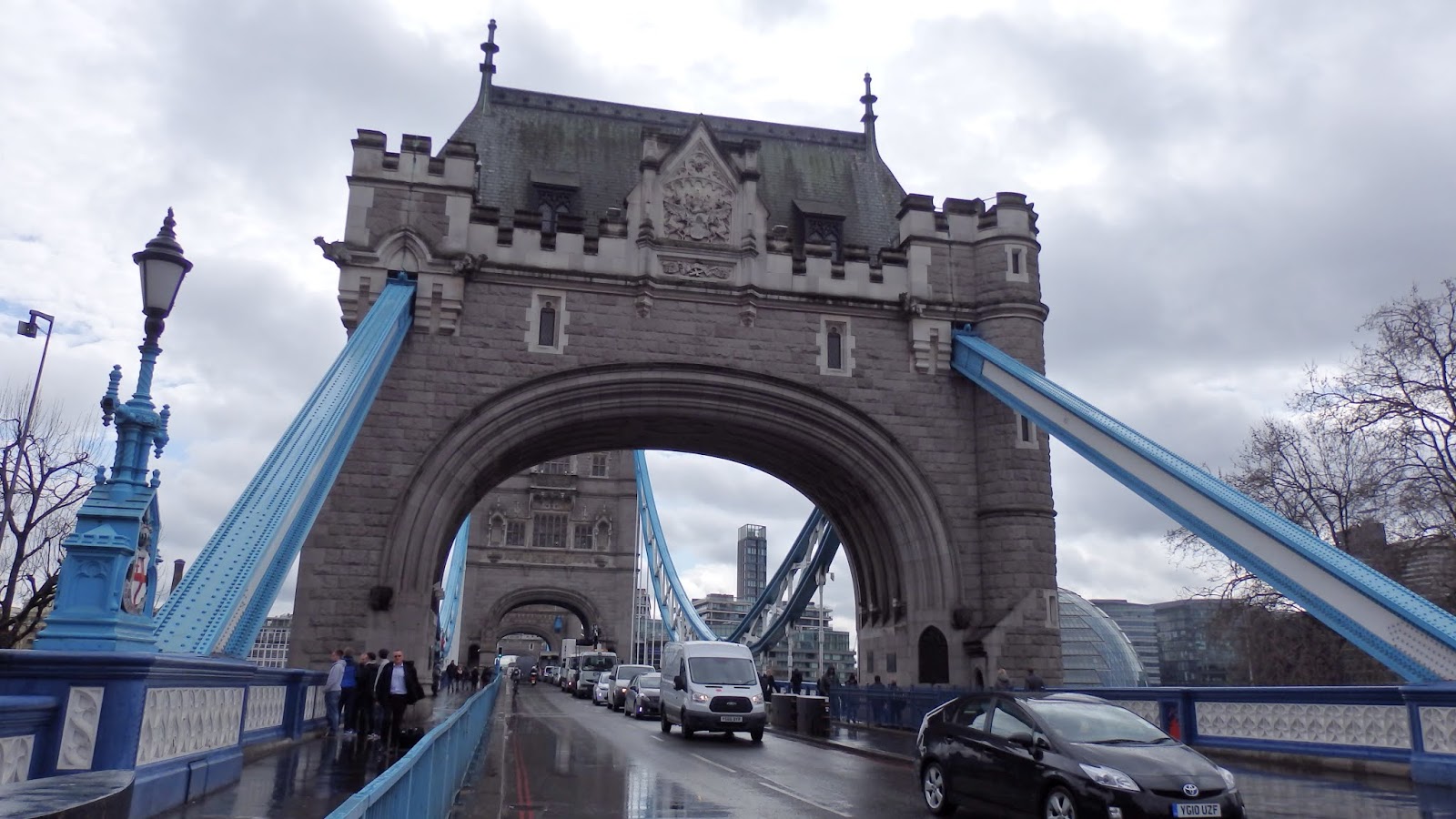 Unos amigos de Paradores Tower Bridge, el puente más emblemático de