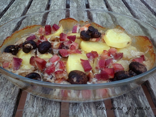 Patatas con bacon y champiñones