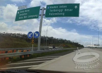 kiri = keluar via Kota Baru, lurus = Bandara Raden Inten II