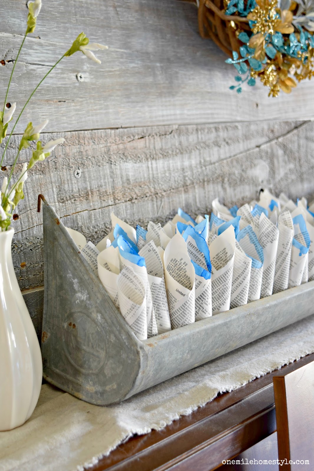 DIY Painted Book Page Decor DIY Painted Book Page Decor