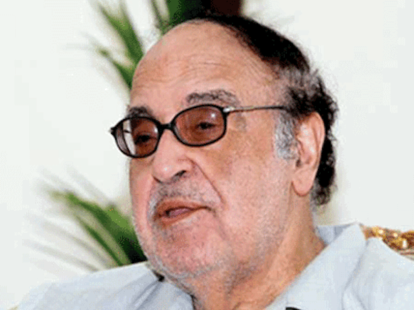 الفنان ال**ري حسن **طفى في