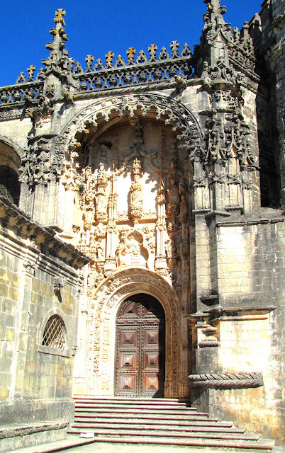 Resultado de imagem para imagens portal manuelino de convento de cristo tomar a dianteira