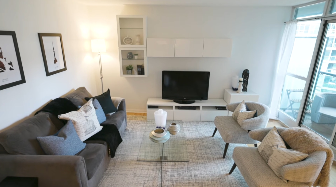11 Interior Design Photos vs. 219 Fort York Blvd #521, Toronto Condo Tour