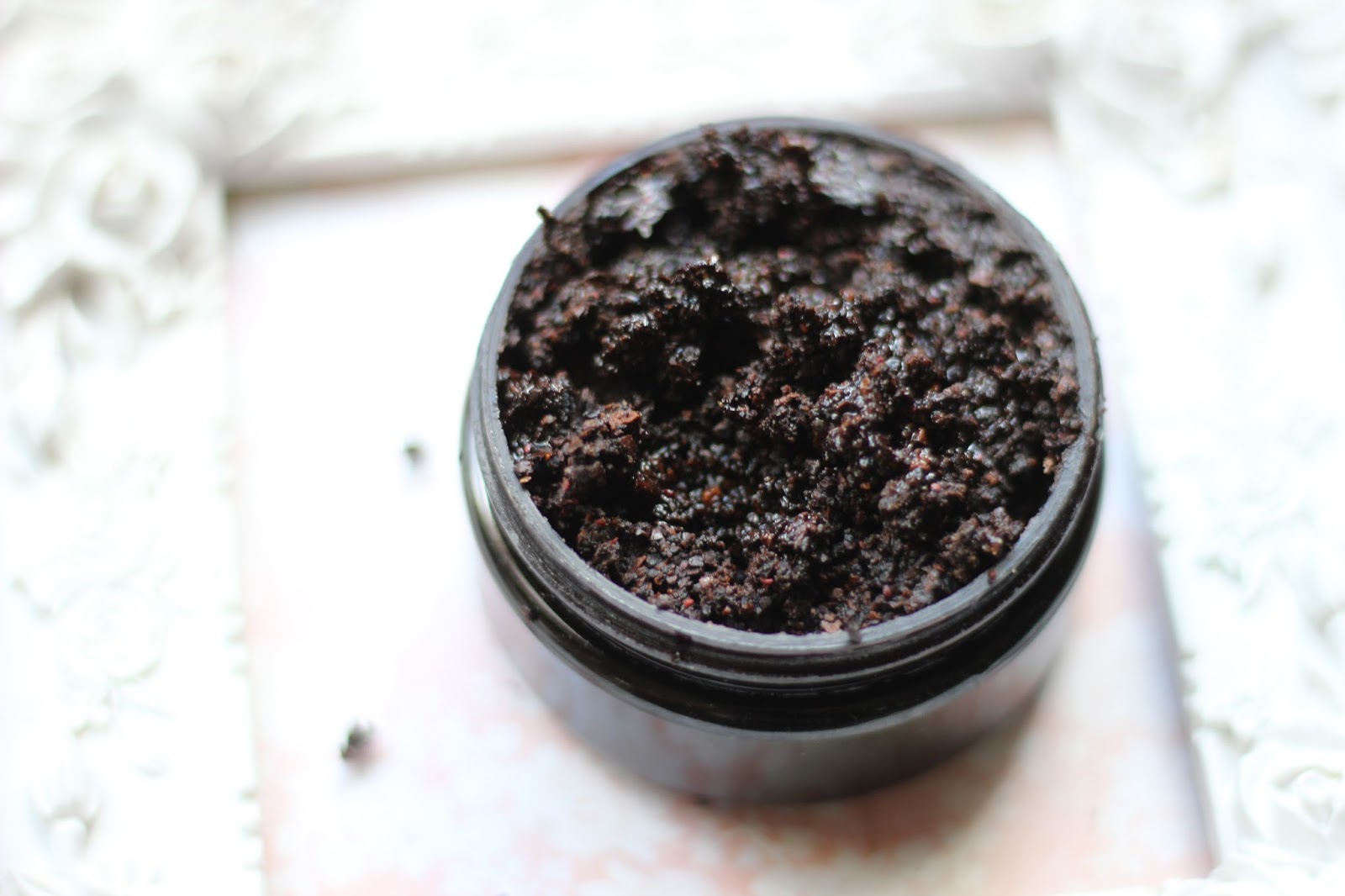 DIY Coconut Oil Coffee Scrub for Stretch Marks & Cellulite Sisterlocked