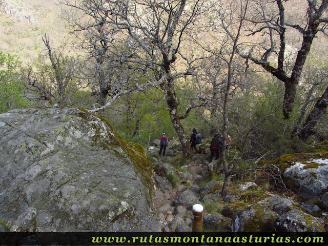 Bajando de la Cascada de Sotillo al Valle de las Truchas