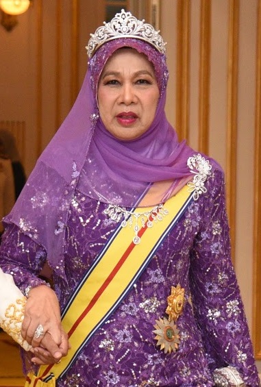 Cik Puan Bahiyah Binti Mohd Akib - Tengku eddie akasya tengku ahmad