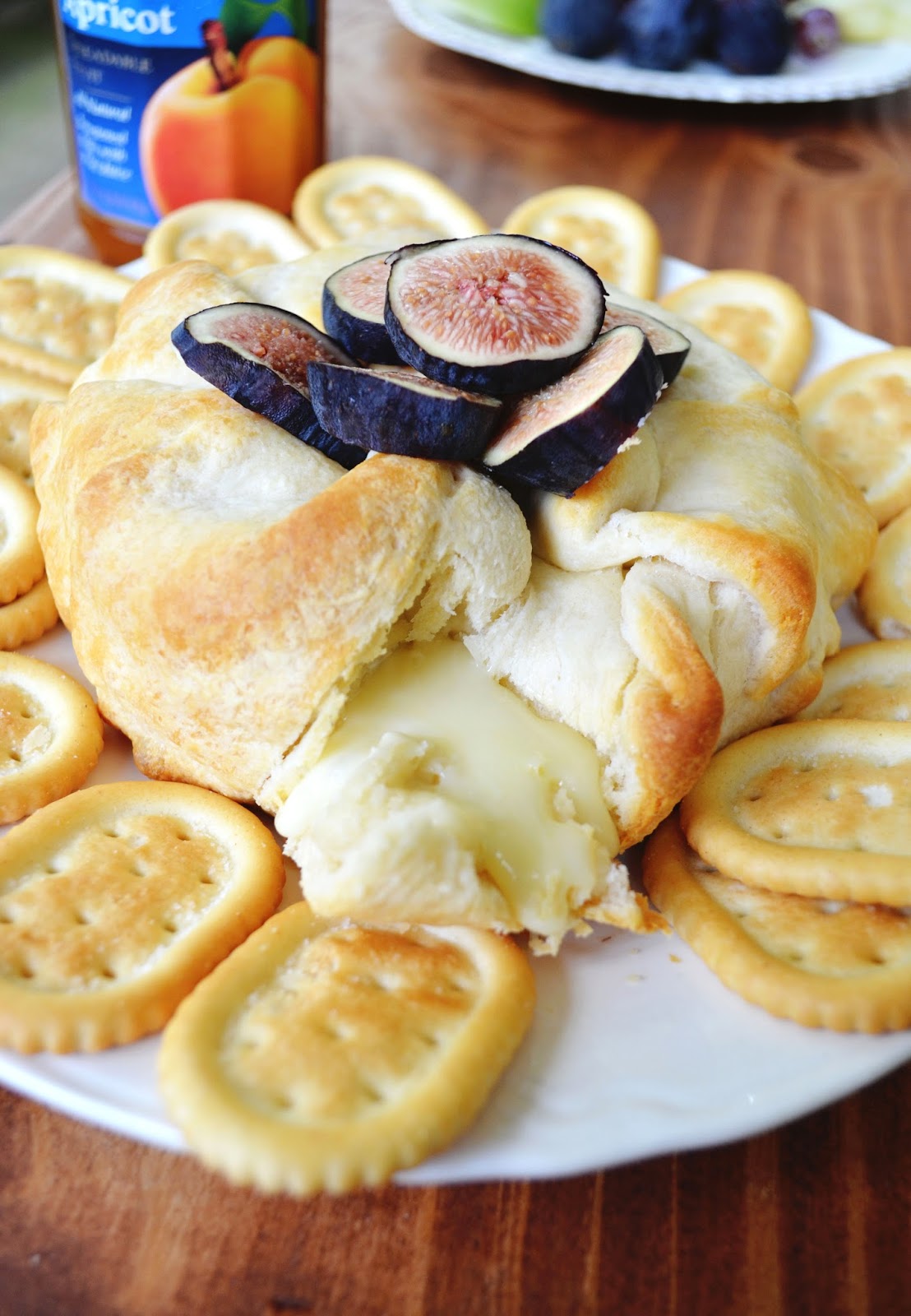 love lola baked brie with apricot jam and figs