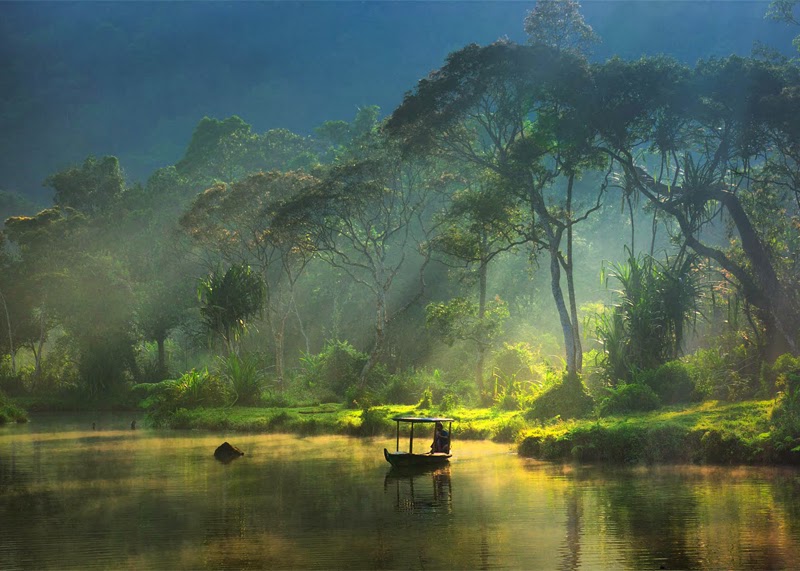 Stunning Images - Situ Gunung lake, Sukabumi, West Java, Indonesia ...