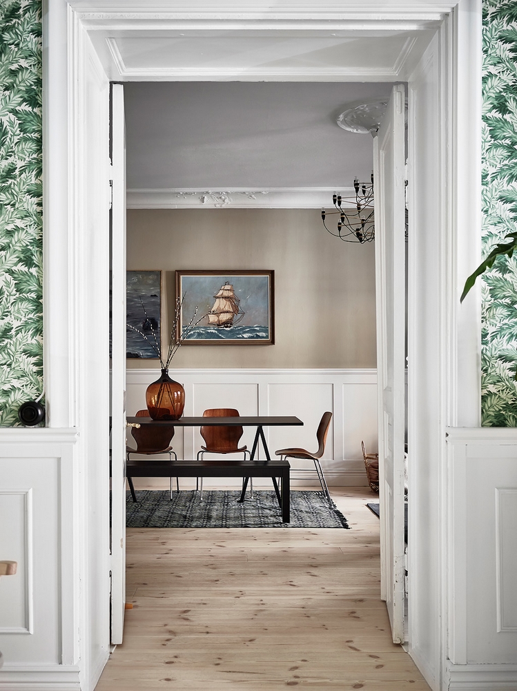 SOUBASSEMENTS MOULURÉS