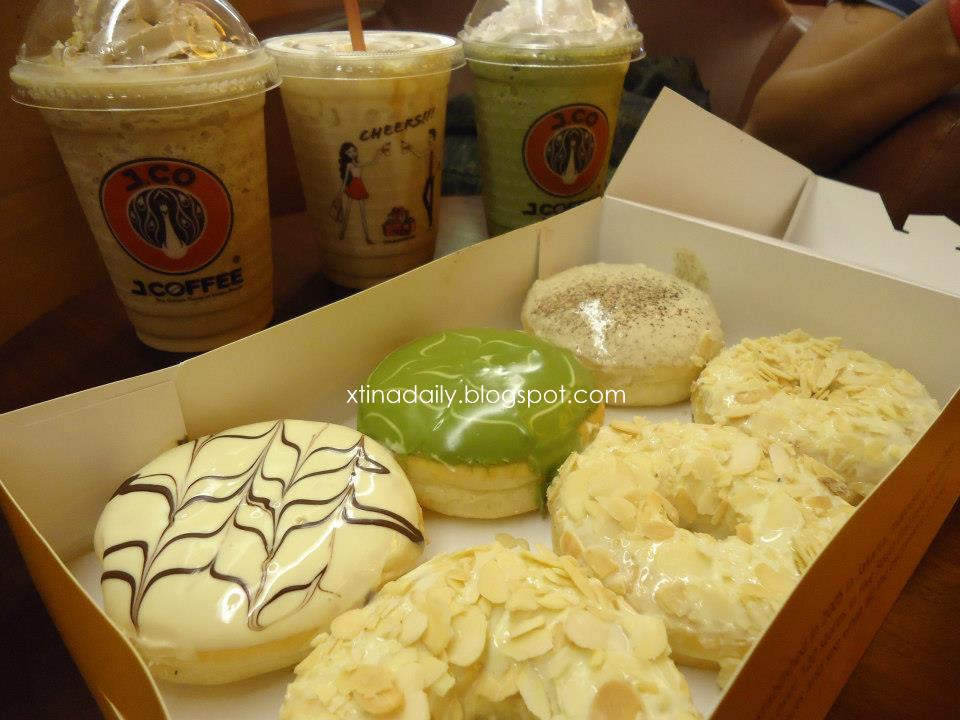 J.Co Donuts and Coffee at SM Megamall celebraTINg exisTENce