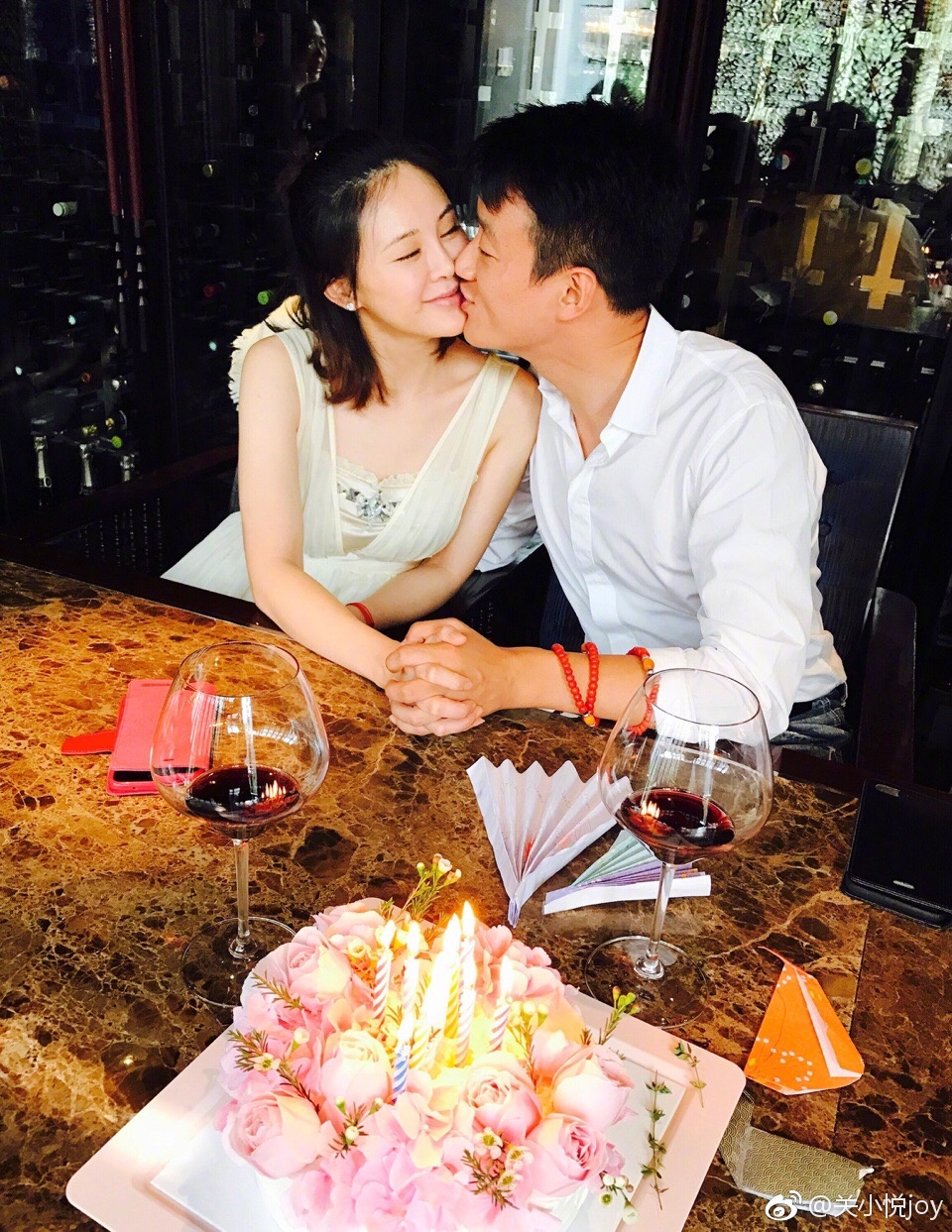 Tong Dawei and Guan Yue celebrate ten years of marriage | DramaPanda