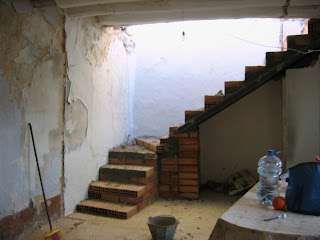 a fines de semana...": ESCALERA ACCESO A TERRAZA DESDE EL SALÓN