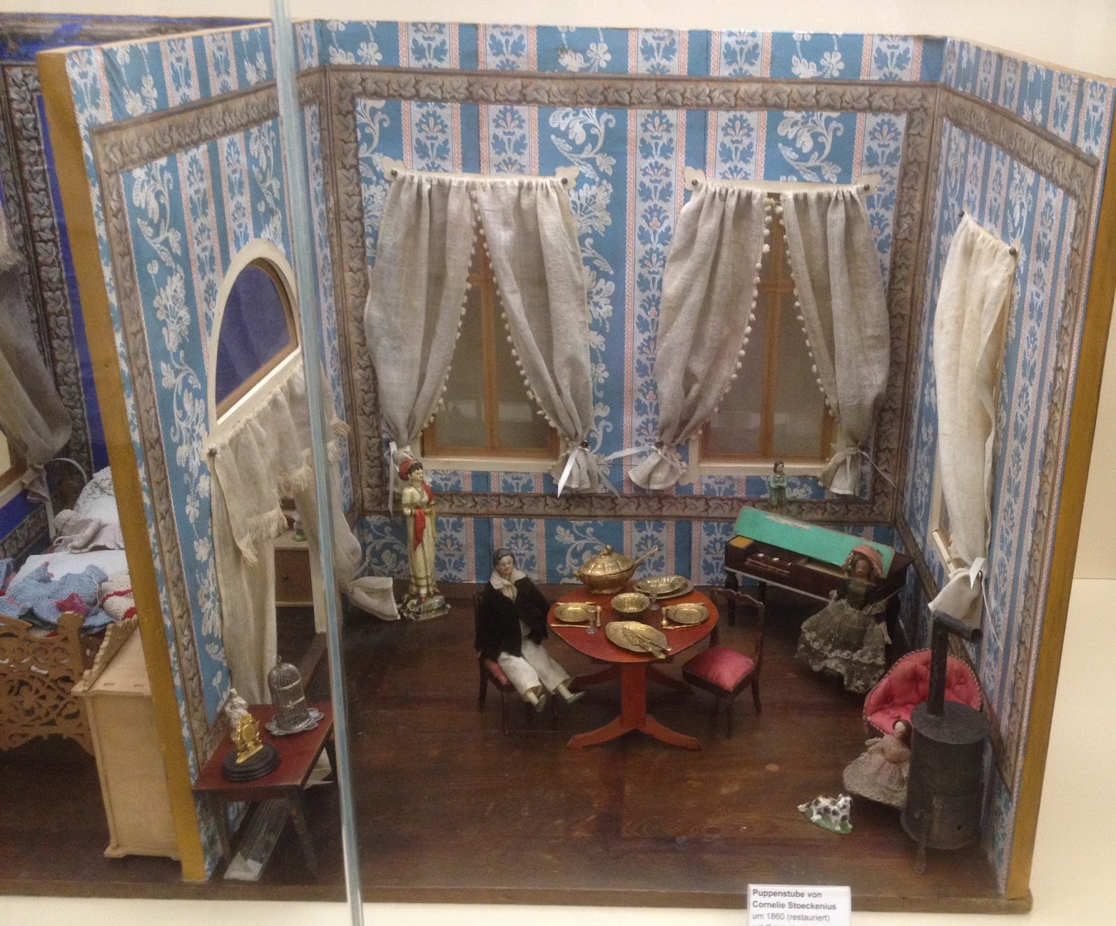 Susan's Mini Homes Antique Doll's Room Boxes that I wish I had in my Collection