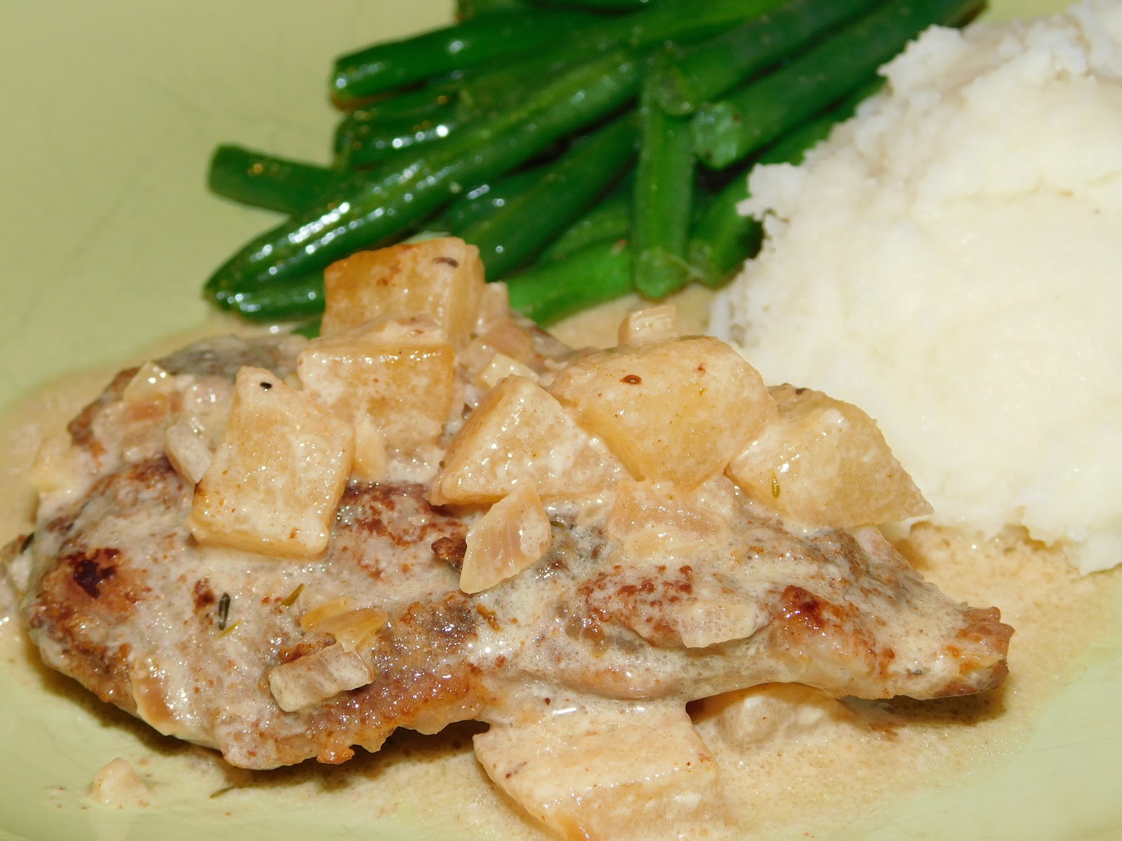 What's cookin', Mom? Creamy Pork Chops with Pears