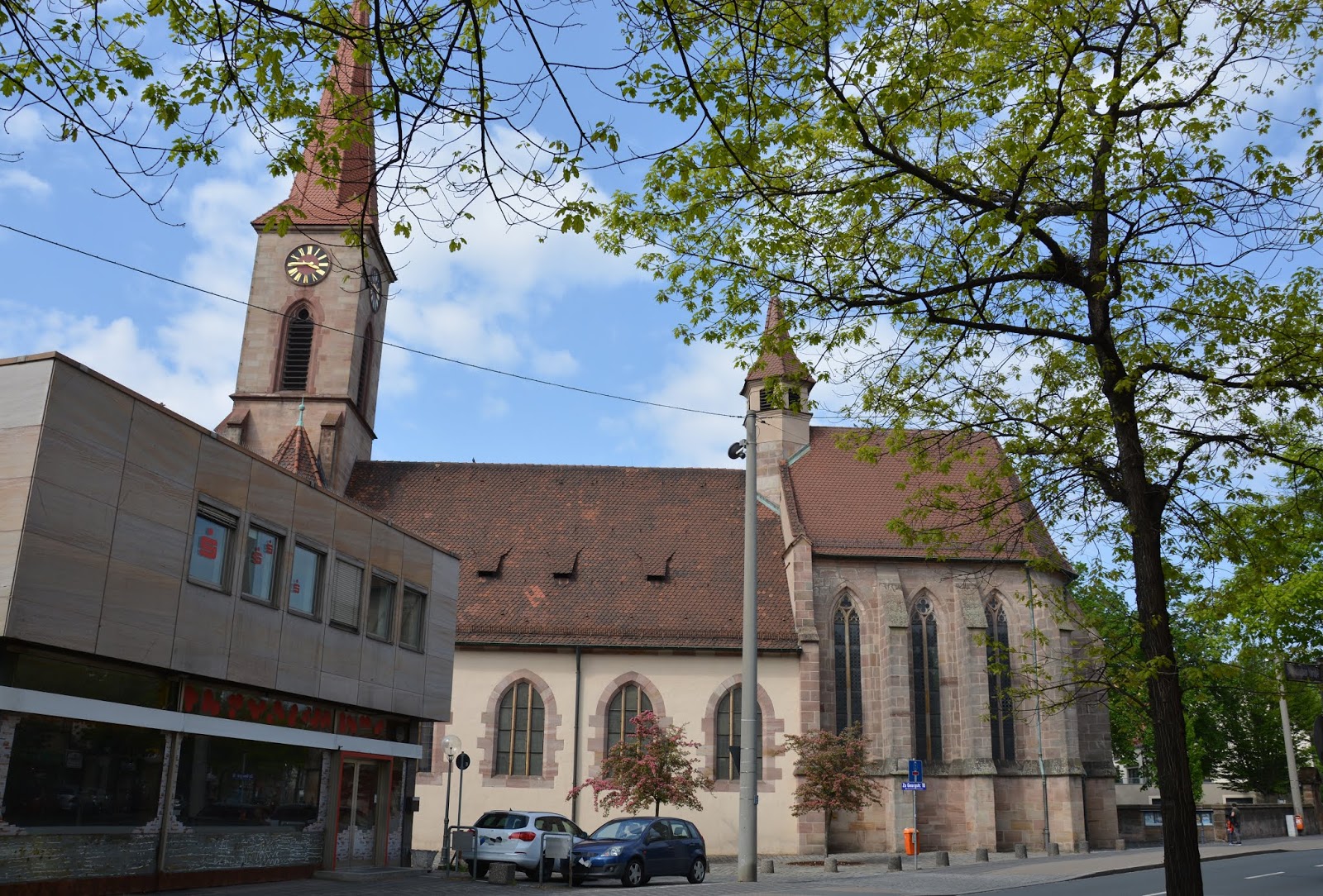 Nürnberginfo Kirche St. Leonhard mit Friedhof