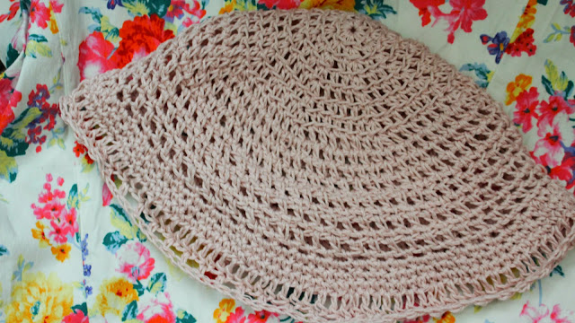 DIY // Crochet Spring Hat // Free Crochet Pattern!