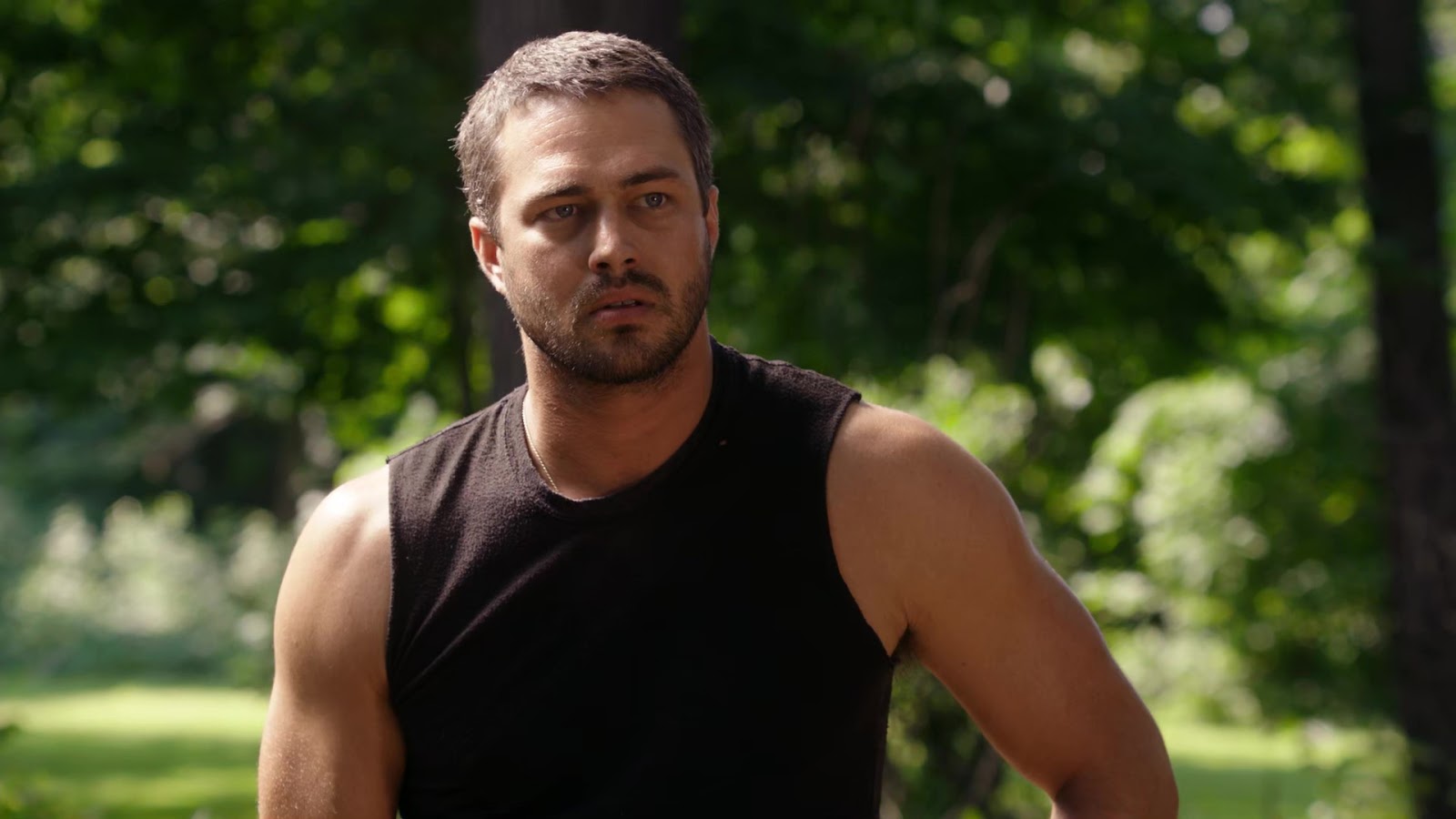 ausCAPS: Taylor Kinney in Chicago Fire 3-01 "Always" .