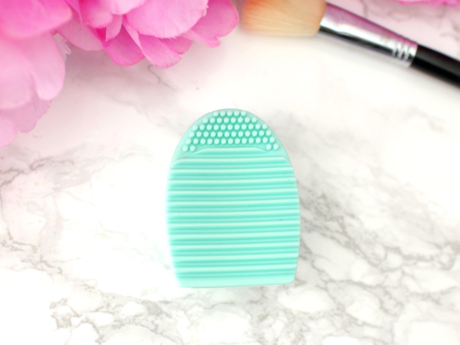 Elle Sees Beauty Blogger in Atlanta Brush Egg VS. Real Techniques