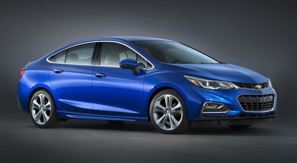 Yeni Opel Astra Sedan, Chevrolet Cruze kasası ile mi ...