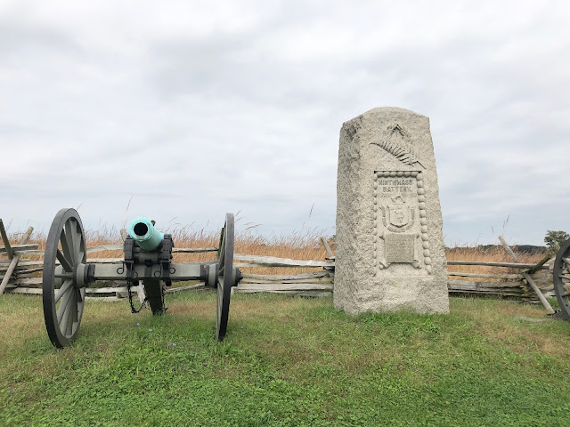 Cannon and Monument at Gettysburg Battlefields