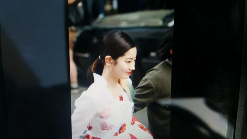 오늘 뮤비의상 입은 트와이스 출근길 | 인스티즈