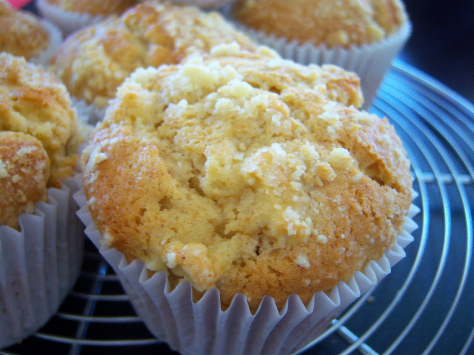 Armi�s impromptu delights…… Apple Crumble CupCake