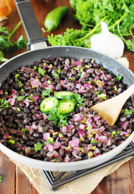 Seasoned Black Beans ~ a quick side dish loaded with flavor & on the table in under 15 minutes!  www.thekitchenismyplayground.com