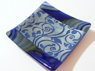 Blue small dish - vine-pattern texture roller