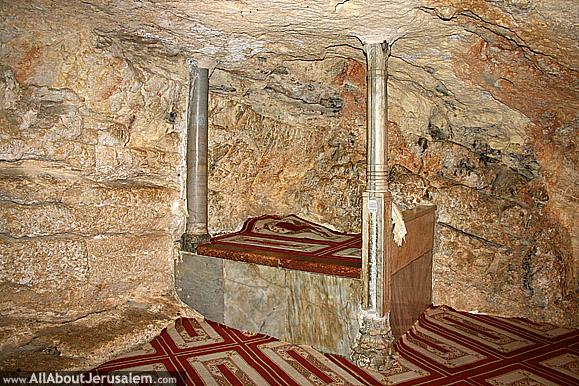 Love For His People A Cave Under The Temple Mount S