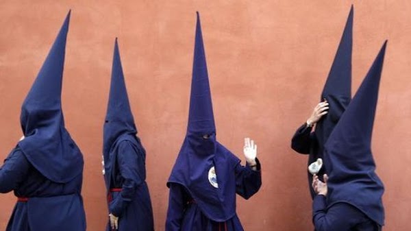 Cinco hermandades sevillanas son eximidas de cláusulas suelo Cinco hermandades sevillanas son eximidas de cláusulas suelo