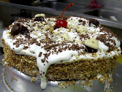 Encomende brigadeiros, doces finos e tortas pela internet