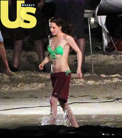 Robert Pattinson Kristen Stewart filming final beach scene for Twilight