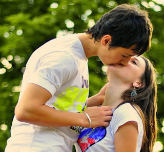 boy-kissing-girl-friend-on-lips-very-romantic-romance-love-images-boy-girl-love-romance-wallpapers.jpg