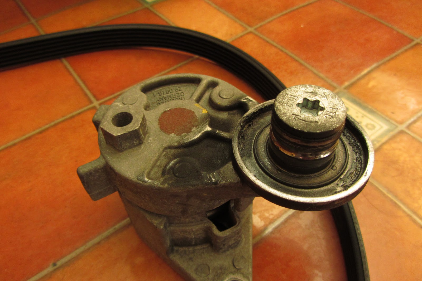 BMW E46 330Ci Belt Tensioner FAIL! Importance of Dust Caps A