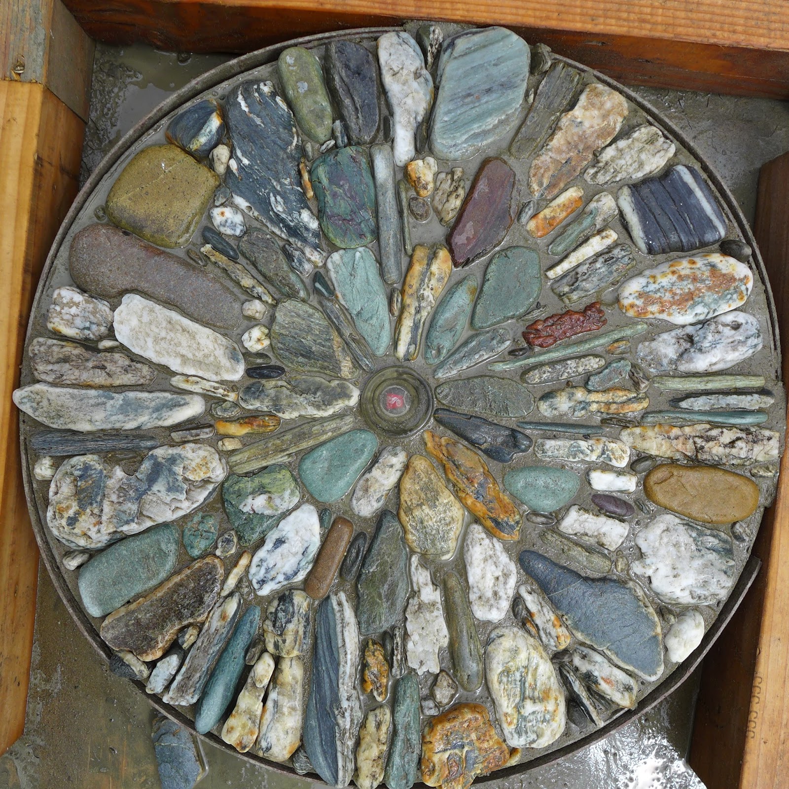 Mosaic Stepping Stone Form 12 inch Round 