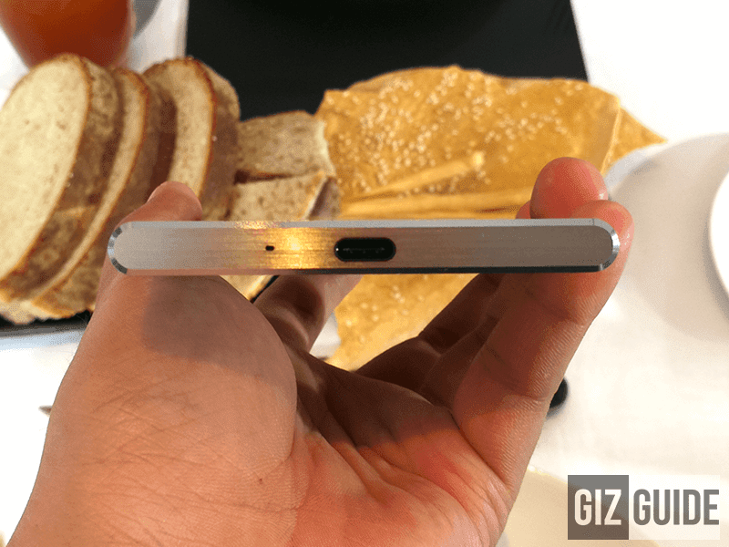 USB Type C port and mic below USB Type C port and mic below