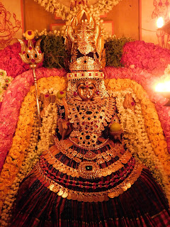 vaembu muthumari amman