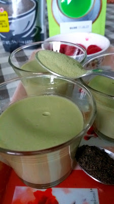 Panna cotta au thé matcha et lait de coco;crème sésame noir ;Panna cotta au thé matcha et lait de coco;crème sésame noir