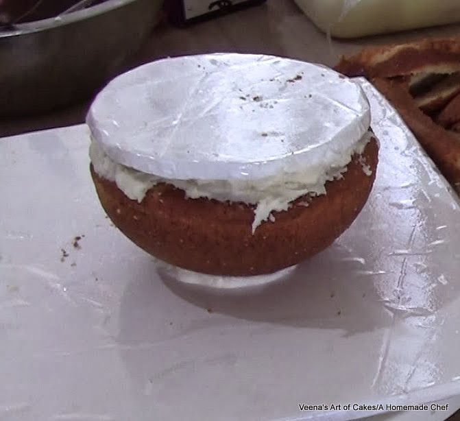 Progress photos of making a cake in the shape of a ball.