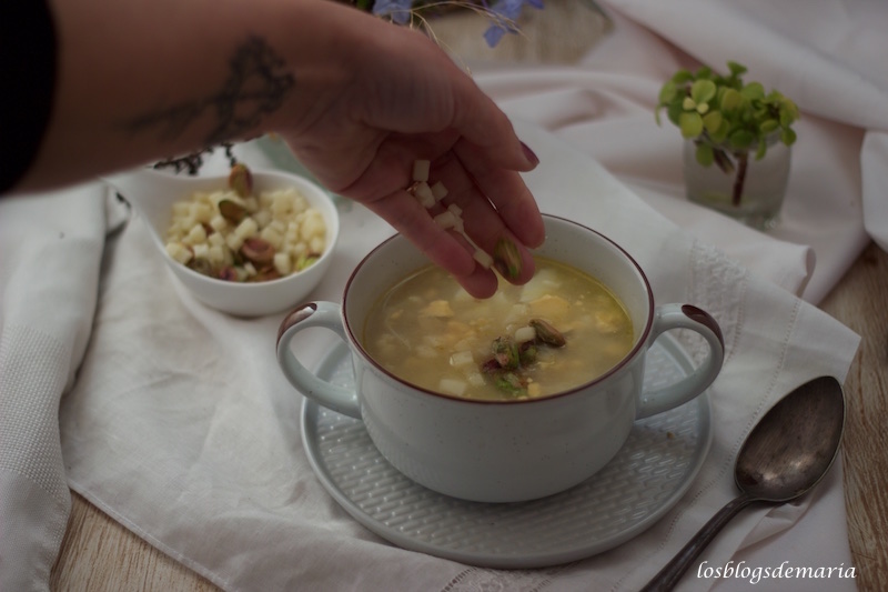 Sopa de Coliflores con huevo y pistachos en Crock Pot