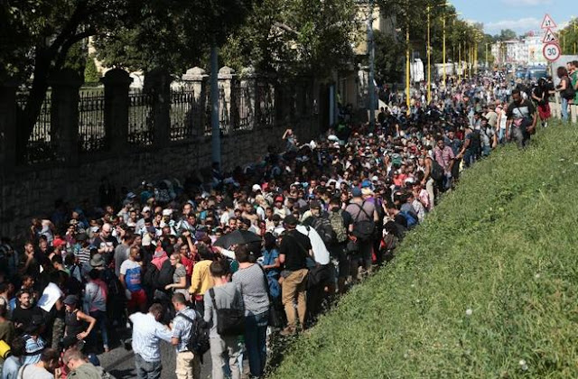 http://2.bp.blogspot.com/-ZlGk2aHI6m4/VesFkByntgI/AAAAAAAAEkA/5wRYxHUI6Cc/s1600/pengungsi-hungaria.jpg