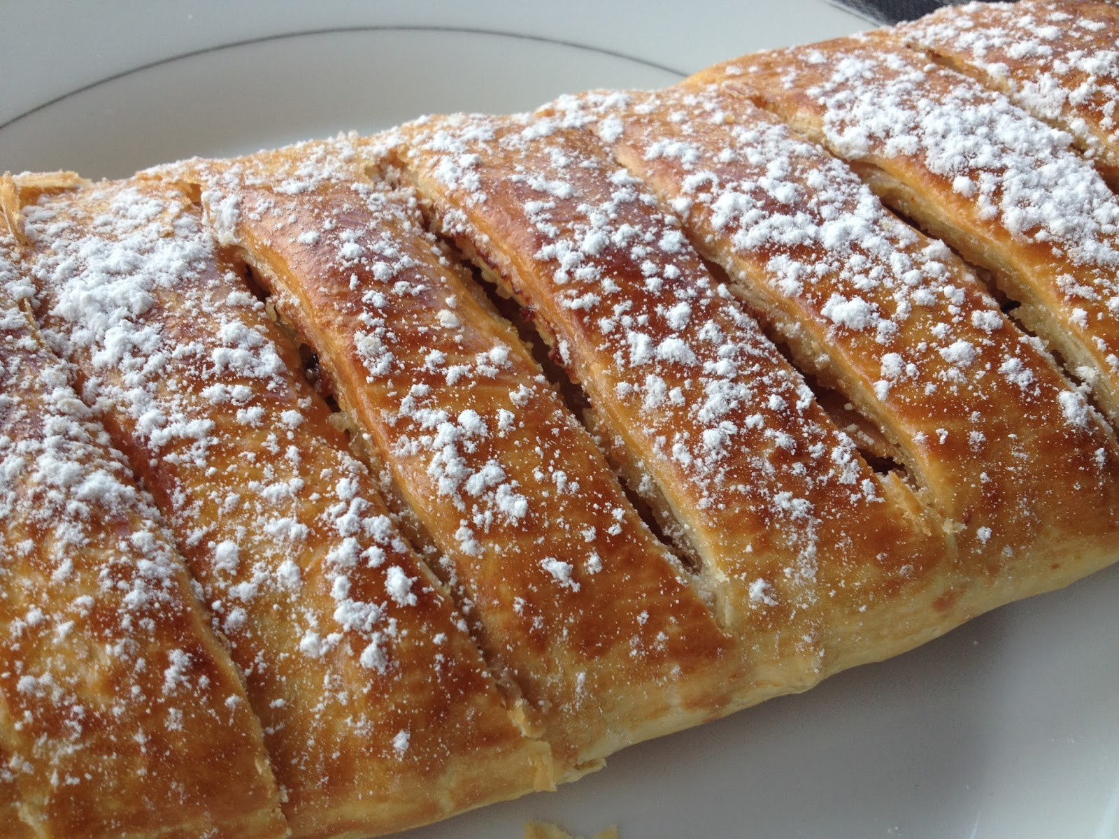 Mes Recettes Rapides Strudel aux pommes et aux raisins