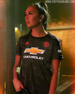 manchester united red and black jersey