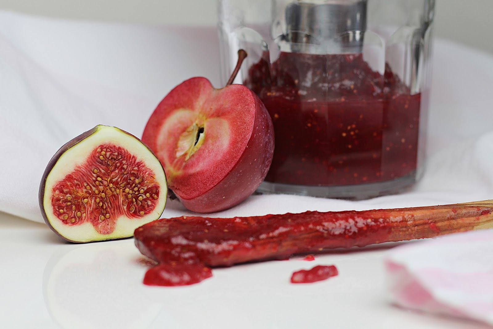 Walnussbrot mit Apfel-Feigen-Marmelade - Hauszeit