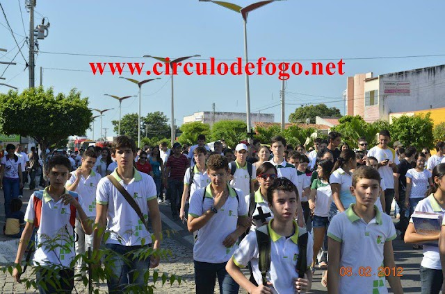 IFRN  campus Pau dos Ferros, promoveu ontem uma caminhada em “Favor de um Trânsito Seguro”